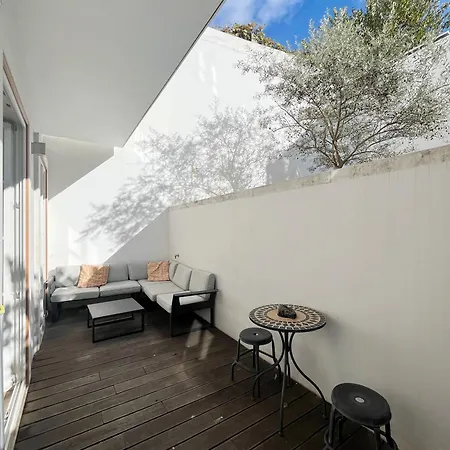 Sol Ao Castelo - Downtown W Pool, Terrace, Parking 리스본